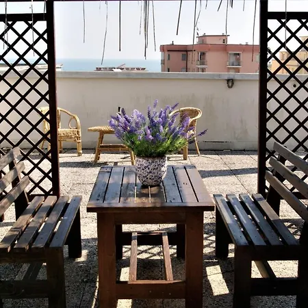 شقة Elena Attico Con Terrazza, Solarium Vista Mare E Piscina Condominiale