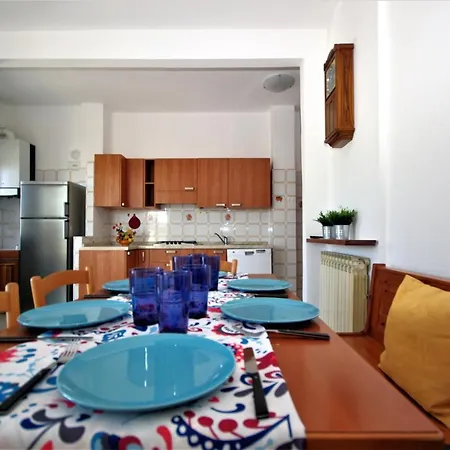 Elena Attico Con Terrazza, Solarium Vista Mare E Piscina Condominiale Apartment *